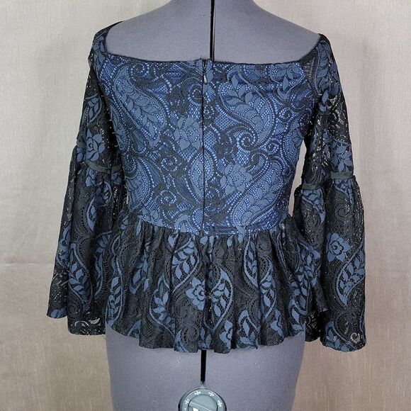 ROMEO & JULIET COUTURE Black and‎ Blue Lacey and Ruffled Blouse Medium - Picture 7 of 8